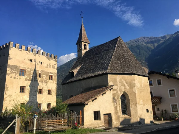 Középkori templom Coldrano, Olaszország — Stock Fotó