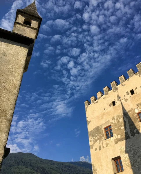 Medieval church and tower in Coldrano, Italy — Stock Photo, Image