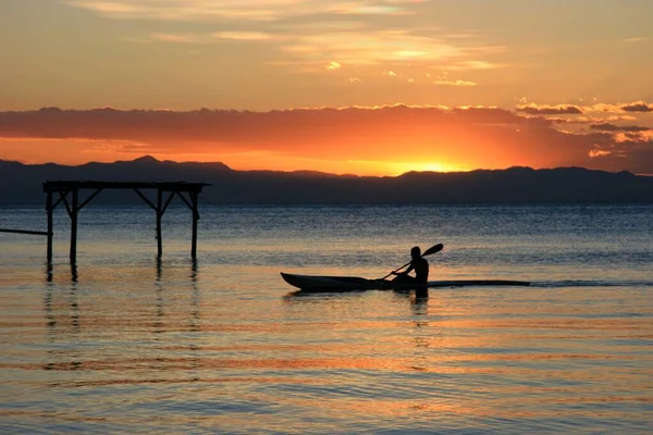 Hermosa Puesta Sol Con Kayak Tradicional Lago Malawi Malawi — Foto de Stock