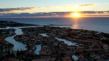 Mandurah, Batı Avustralya, Mandurah 'a bakan günbatımının mükemmel zamanlaması..