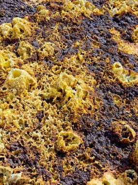 Etiyopya 'daki Danakil Depresyonunda Ay' ın rengarenk kaya şekilleri.