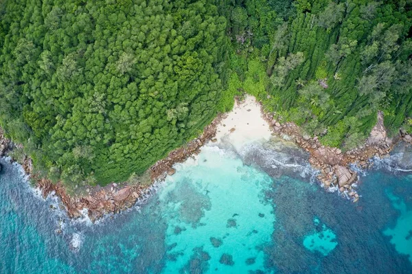 Drone Gezichtsveld Van Turkoois Blauw Water Kustlijn Van Kliffen Praslin — Stockfoto