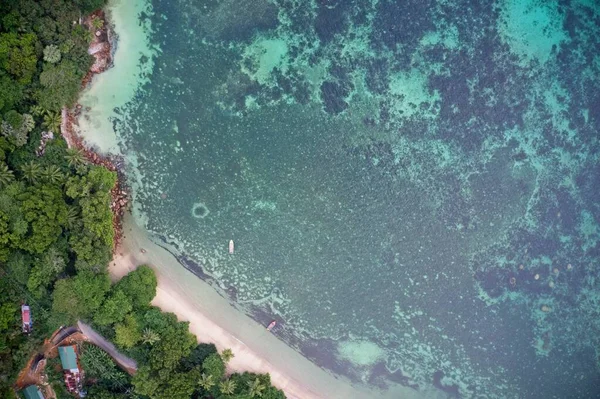 Drone Campo Visivo Barche Pesca Costa Incontaminata Foresta Praslin Seychelles — Foto Stock