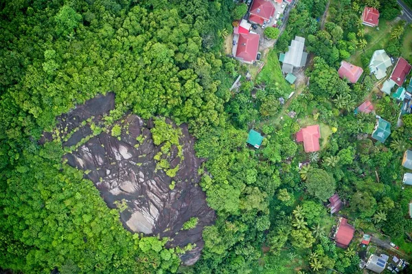 Drone Campo Visión Casas Acantilados Entre Naturaleza Verde Mahe Seychelles — Foto de Stock