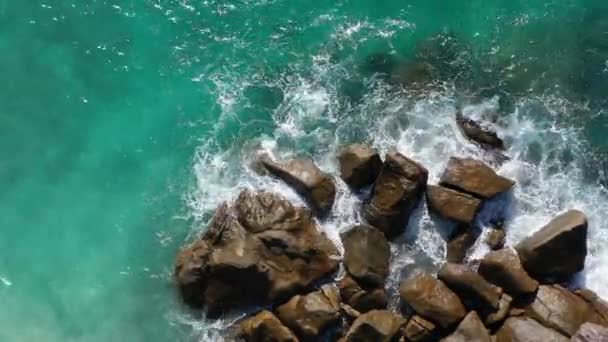 Drone Campo Visivo Acqua Turchese Che Schianta Belle Rocce Mahe — Video Stock