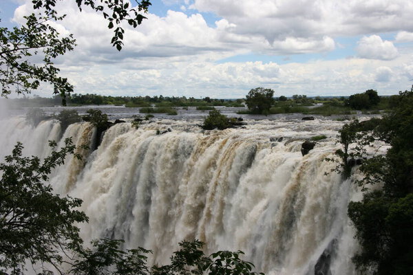Водопад Виктория-Фолс со стороны Замбии.