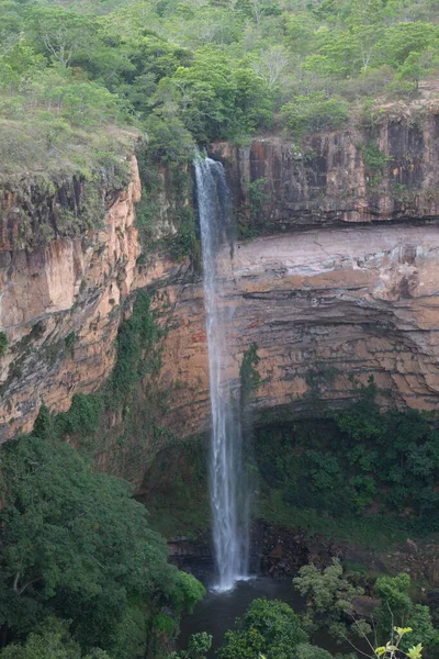 强大的Chapada Dos Guimaraes瀑布巴西美丽的风景 免版税图库照片