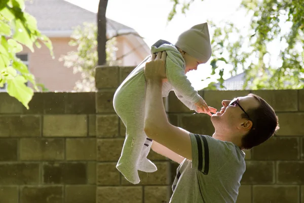 Papá e hijo divertidos — Foto de Stock