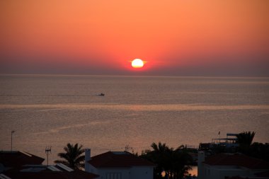 Sahilde gün doğumu