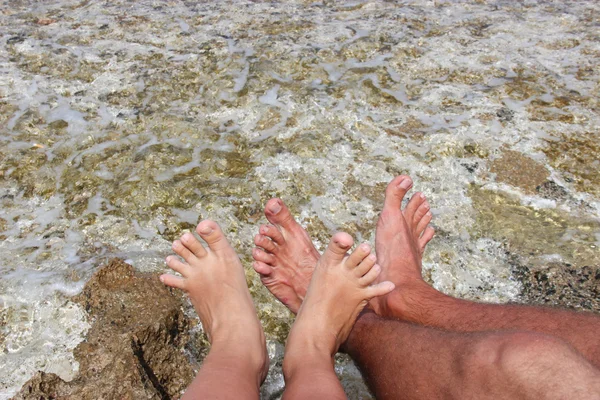 Un par de pies en el fondo del mar Mediterráneo en Pro — Foto de Stock