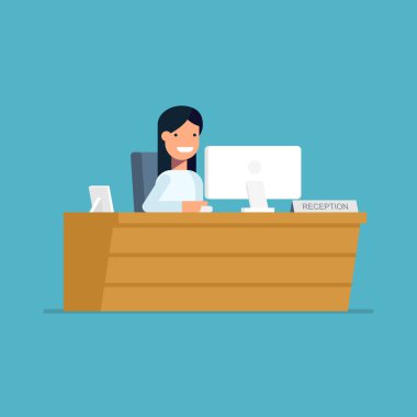 Resepsiyonda bir bilgisayar oturan Sekreter gülümseyerek. Mutlu müşteriler işyerinde kadın bekler. Düz stil üzerinde mavi arka plan izole vektör karakter.