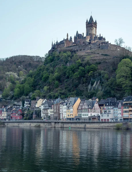 Pueblo Cochem Con Castillo Reichsburg Cochem Atardecer Verano —  Fotos de Stock