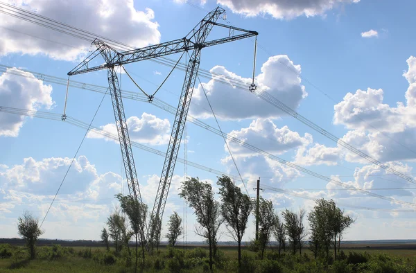 Podpora vysokého napětí elektrické vedení — Stock fotografie