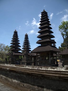 Taman Ayun Tapınağı, Hinduizm için bir ibadethane olmasının yanı sıra, aynı zamanda ünlü bir turistik yerdir. Mengwi Bölgesi, Badung Regency, Bali Eyaleti, Endonezya. Fotoğraf 23 Eylül 2020