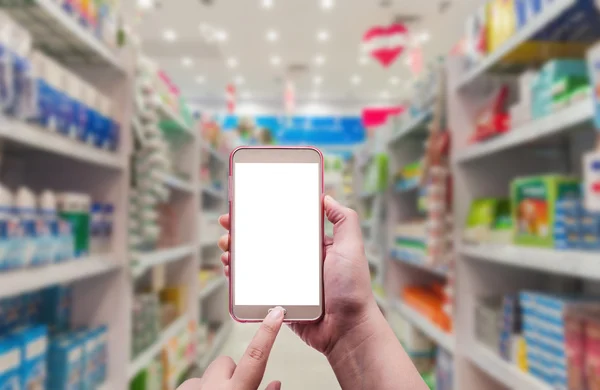 Eczanede Smartphone kullanarak kadınlar