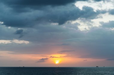 Gökyüzü günbatımı bulut fırtına ile