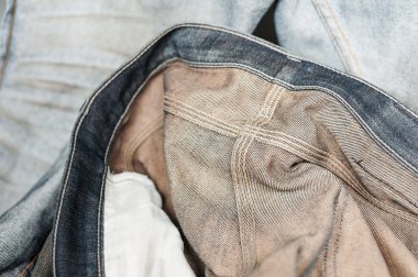 Mavi jean ve denim kadar içini dışını kapatın