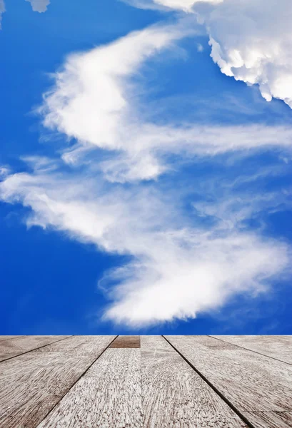 Wooden table top on blue sky with cloud — Stock Photo, Image