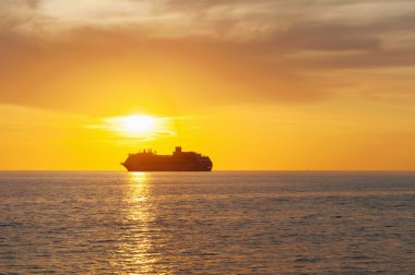 Dramatik deniz ve taşıma tekne