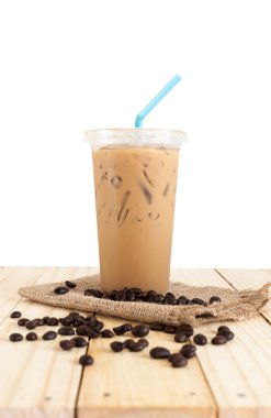 Buzlu kahve süt tatlı içki isolatedd, kırpma yolu ile