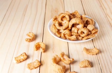 Abur cubur meze beyaz tabak tase kalamar