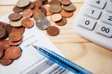 Bill sikke ve kalem ve tablo hesap makinesi ile