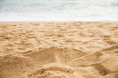 Deniz sahilde kum