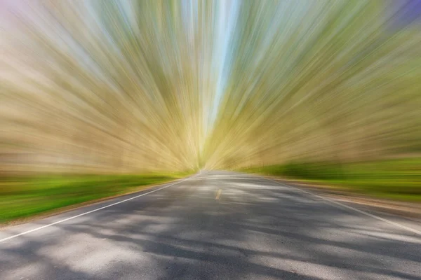 Baumtunnel Asphaltstraße Verschwommen Grünes Blatt Baumtunnel Himmelshintergrund Abstrakter Straßenhintergrund — Stockfoto