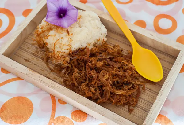Klebriger Reis mit gebratenem Schweinefleisch, thailändischem Essen — Stockfoto