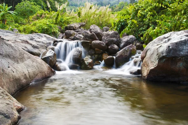 Cachoeira, bela natureza — Fotografia de Stock