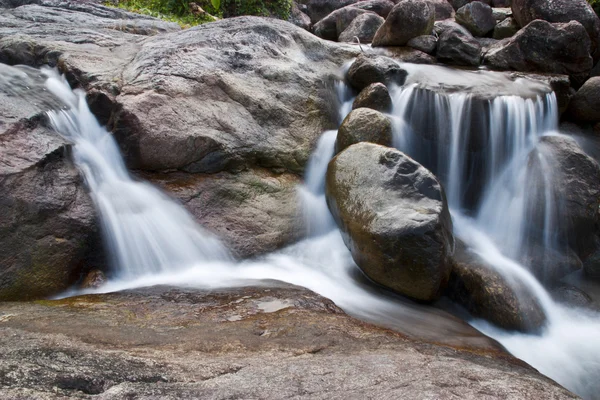 Cachoeira, bela natureza — Fotografia de Stock