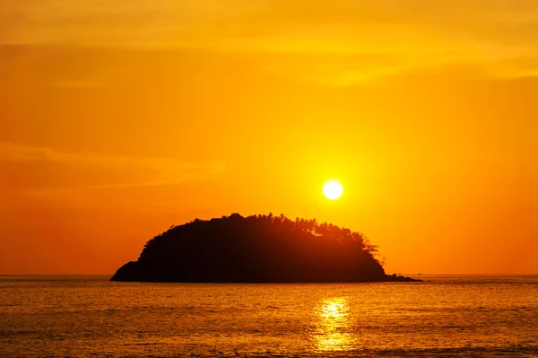 Mar con puesta de sol y nube — Foto de Stock