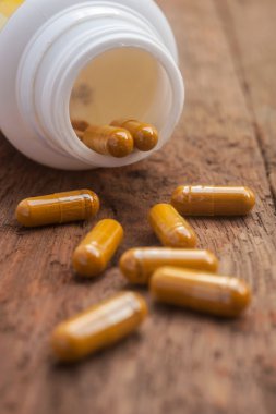 Dökmek bir şişeden hap kapsül