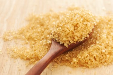 Bir tahta kaşık, seçici odak şeker