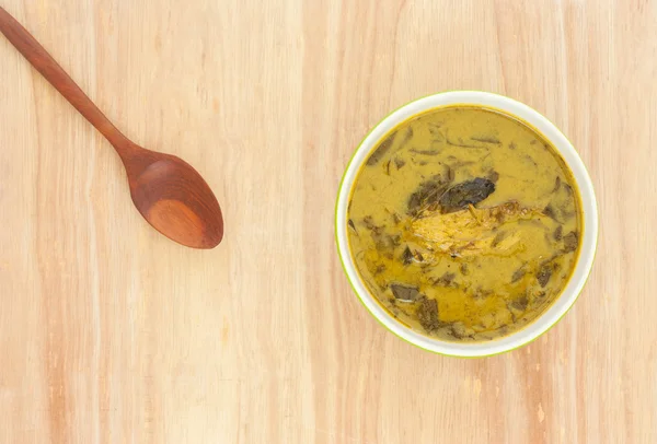 Curry pittige vegelable en vis grill met kokosmelk — Stockfoto