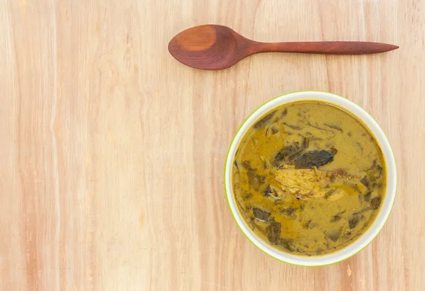 Curry pittige vegelable en vis grill met kokosmelk — Stockfoto