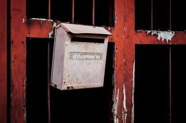 Eski matal posta kutusu