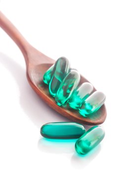 Tahta kaşık izole kapsülünde hapları