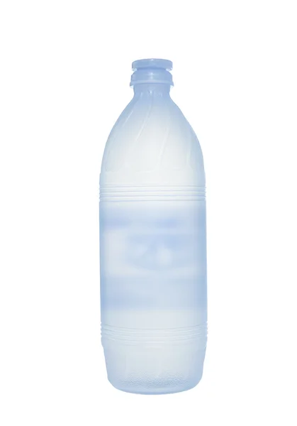 Plastic fles water geïsoleerd, uitknippad — Stockfoto