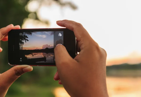 Obraz strzelanie fotografie z smartphone — Zdjęcie stockowe