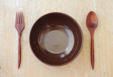 Kahverengi kase çatal ve kaşık