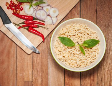 Pişirme şehriye sıcak baharatlı