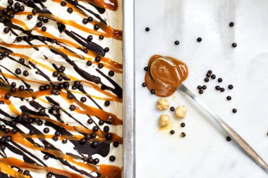 Çikolata ve fındıklı dondurma.