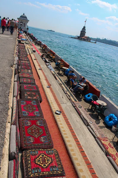 waterfront istanbul'da oturan
