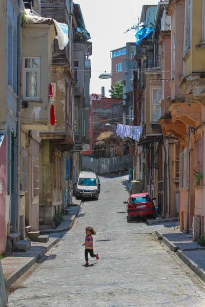 Türk neichborhood kaçan küçük kız