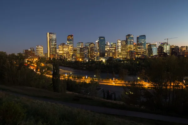 gece zaman atış calgary şehir siluetinin gökdelenler tam