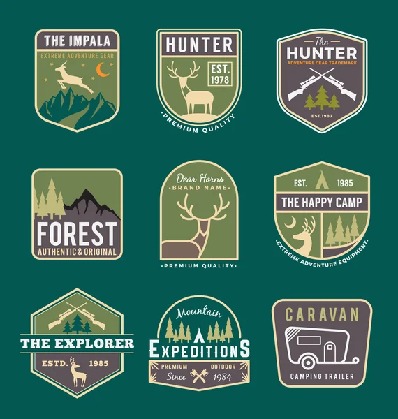 Set di trekking, campeggio, outdoor e avventura logo — Vettoriale Stock