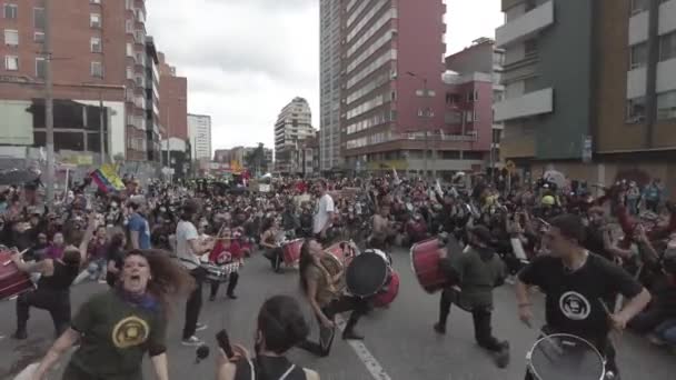 Bogot Colombia Maggio 2020 Manifestanti Batucada Con Batteria Durante Sciopero — Video Stock