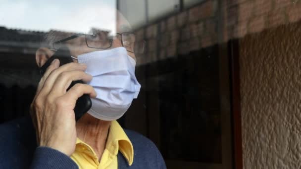Portrait Old Senior Man Glasses Medical Face Mask Calling Talking — Stock Video
