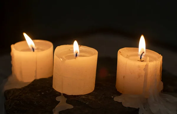 Velas Encendidas Oscuridad —  Fotos de Stock